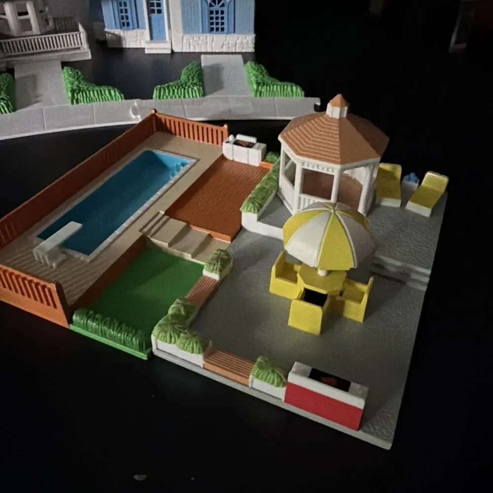 1994 Galoob MY PRETTY DOOLHOUSE Lot (Polly Pocket sized set)